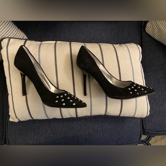 Guess Suede Stiletto Heels with Silver Studs Black "WGMAIRE" Sz 8 NEW No Box - Picture 4 of 8